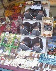 Brugge Borsten - Chocolate breasts:Could you really walk into this shop and ask for anything other than the large ones?